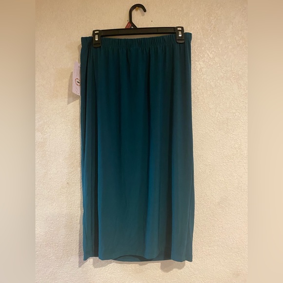 Ladies Zadie B’s Gianni Forest Green Top (L) and Skirt (XL) - Picture 5 of 9